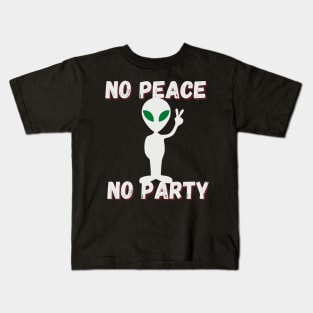 no peace no party , cute alien says Kids T-Shirt